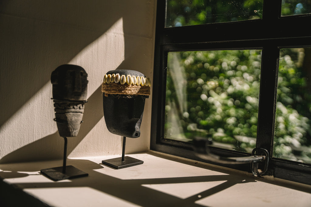 La Pierre Sumba sur pied - Noir