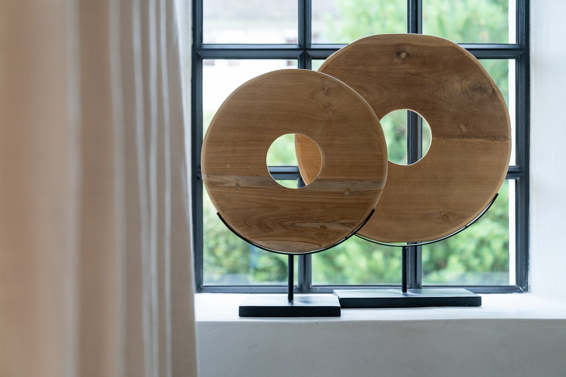 Le Disque En Teak Sur Pied - L