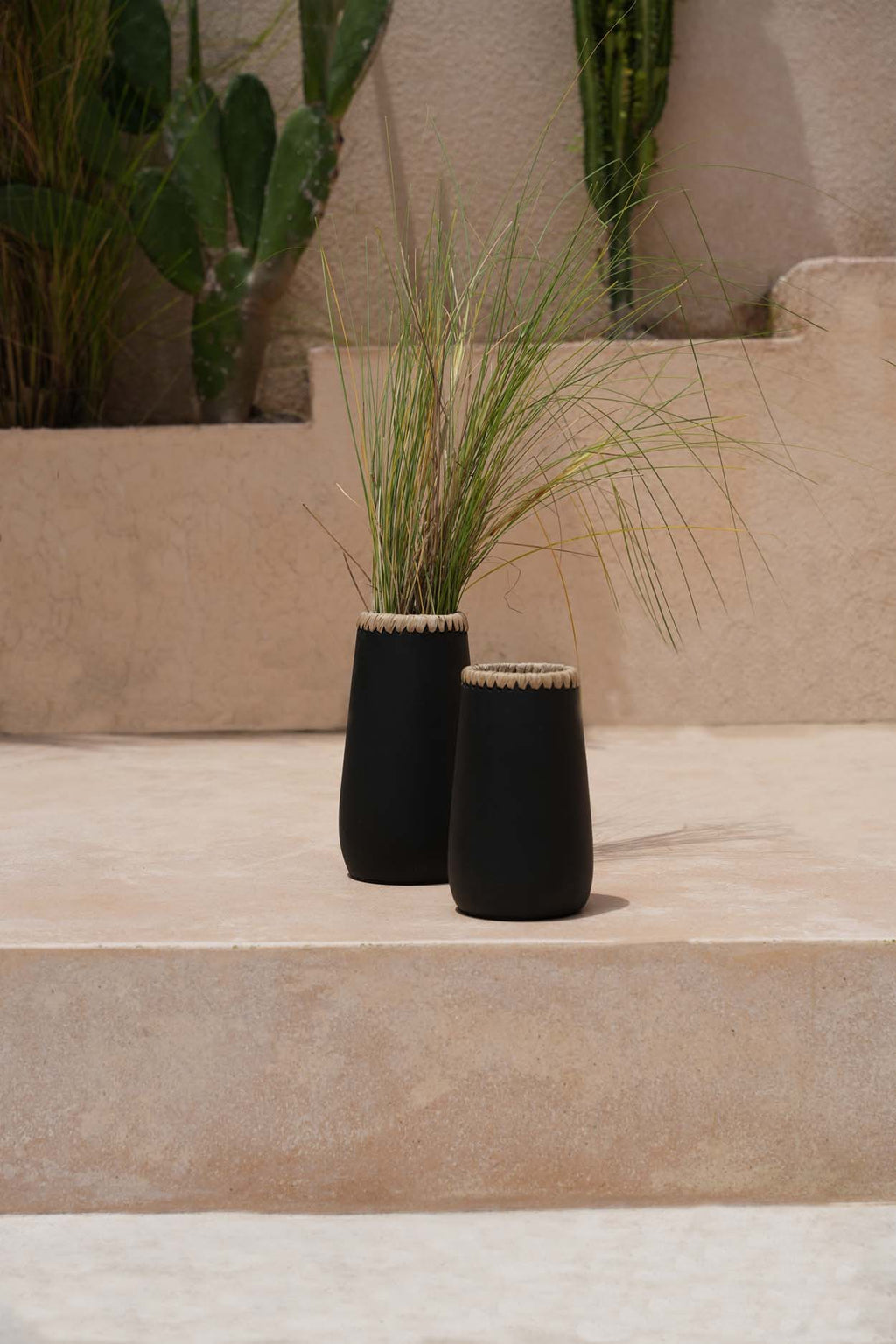 Le Vase Sneaky - Noir Naturel - M