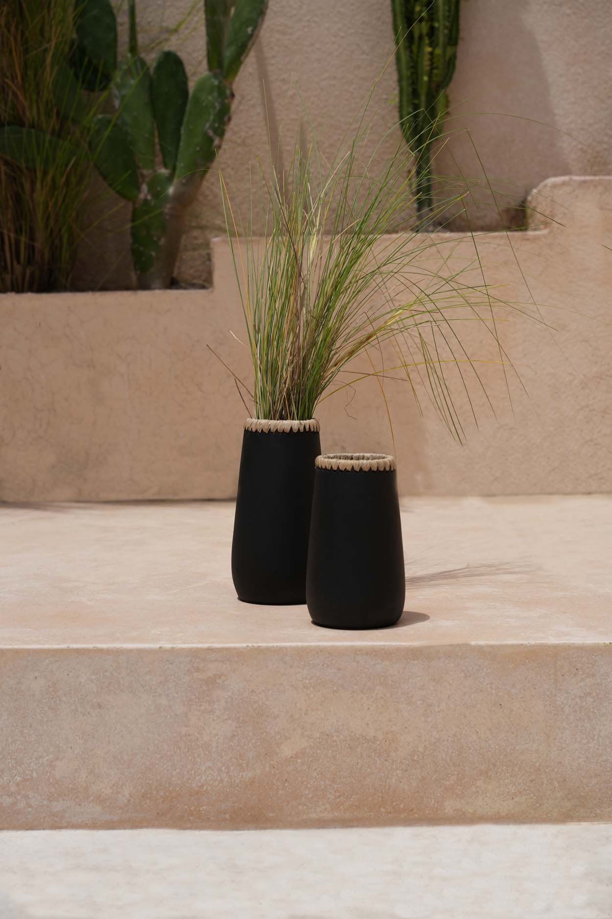 Le Vase Sneaky - Noir Naturel - M