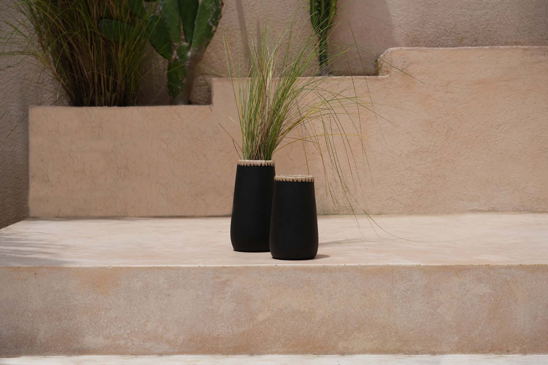 Le Vase Sneaky - Noir Naturel - M